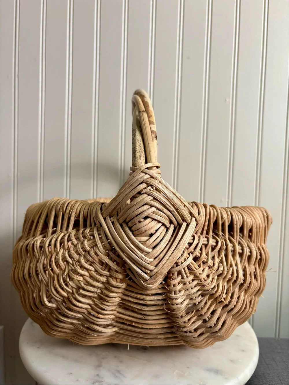 Vintage Handmade Woven Buttocks Basket Medium Beige/Tan VTG Eclectic Boho Beach